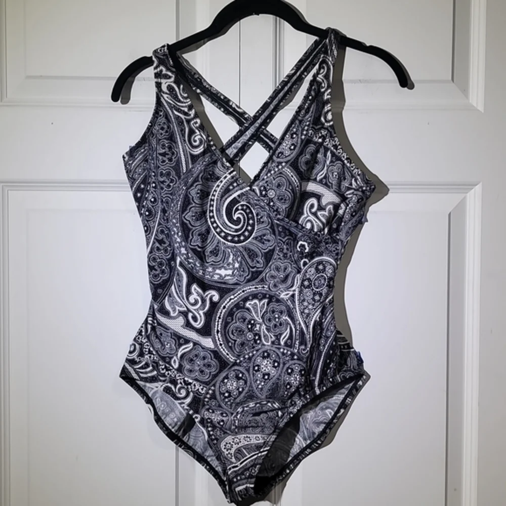Speedo Paisley Relay Criss-Cross Black‎ & White One Piece Swimsuit